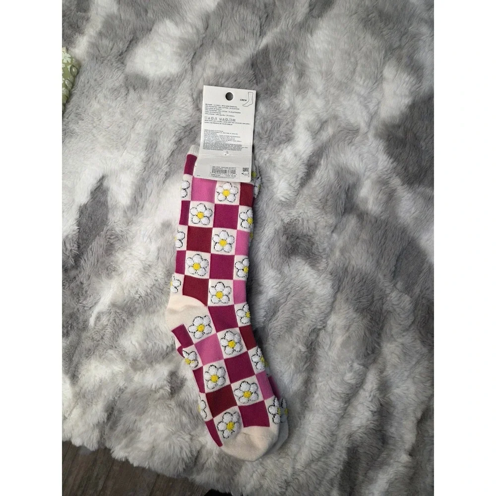 American Eagle Pink Burgundy Checkered Daisy Floral Crew Socks NWT